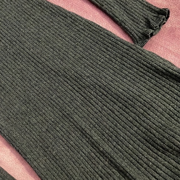 selling this dark grey dress ! - Picture 2 of 3